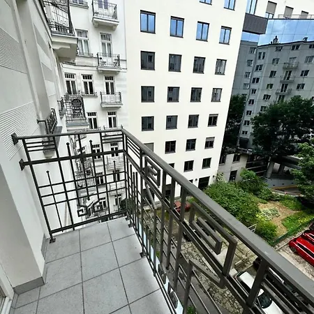 Decor 4 Fast Wifi 85'tv Netflix Hbo Disney+ Apartment Warsaw