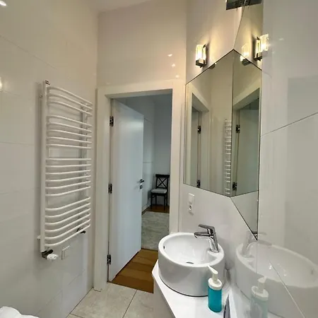 Decor 4 Fast Wifi 85'tv Netflix Hbo Disney+ * Warsaw